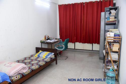 Non AC Room Girls (1)